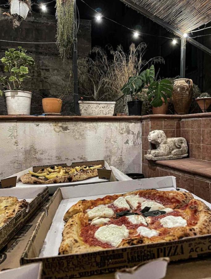 Appartamento In Pieno Centro Storico Con Terrazzo “O'Vicariello” Неаполь Экстерьер фото